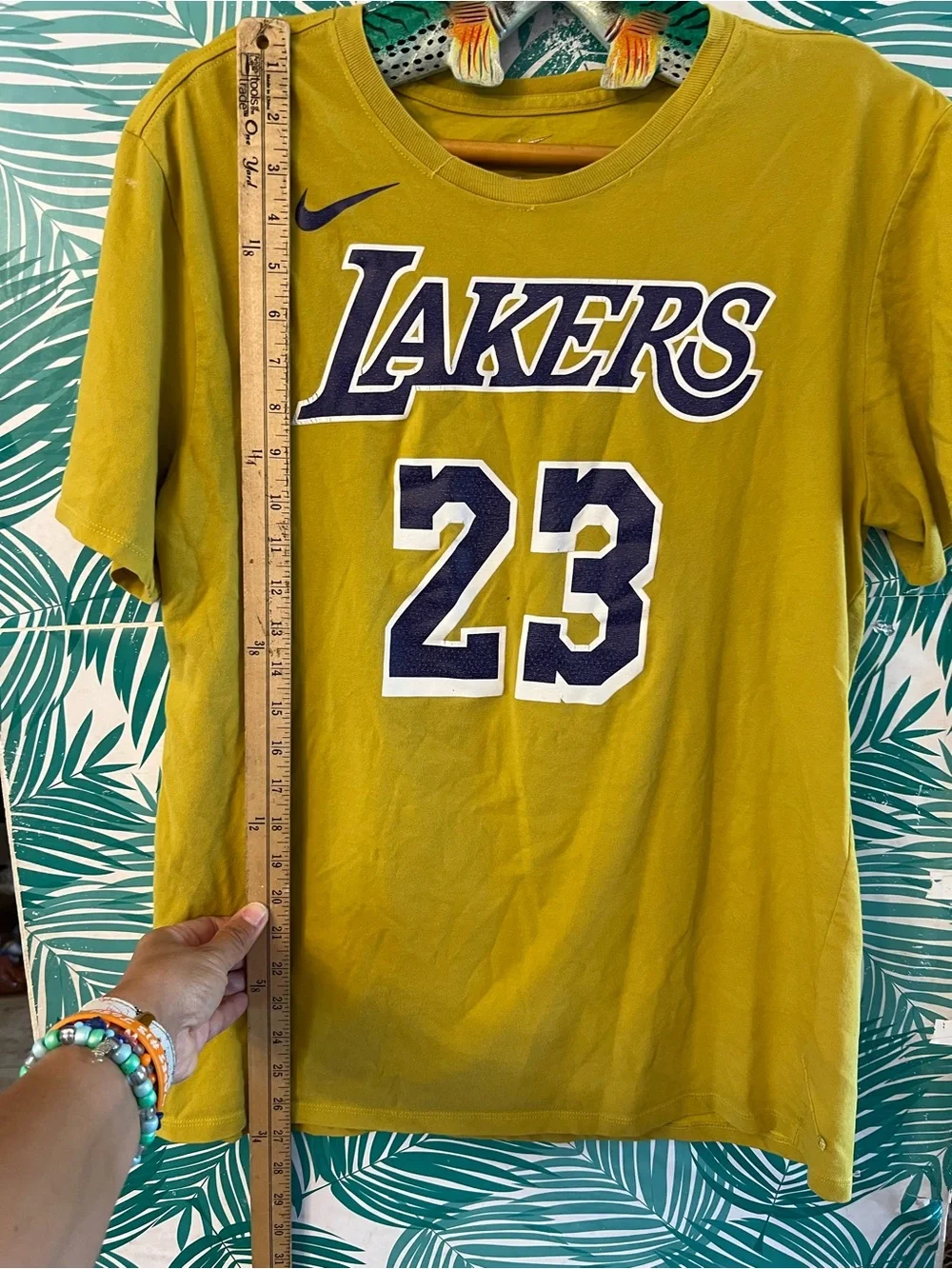 Nike Yellow Lakers #23 James Graphic Tee Sz L